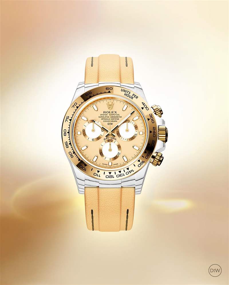 DiW又再改裝勞力士Daytona了,這次品牌使用另一種科技材質,以有別于碳纖維黑色調的白色風格搭配黃金零件,散發耀眼光芒。 (Source:Designa Individual) Rolex Daytona特殊黃金改裝手表白色石英表殼自帶間紋盛惠50萬-復刻表