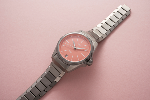 多色彩可選，好搭配又俐落的當代都會飛行表！-復刻表