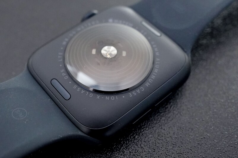 Apple Watch Series 8／SE開(kāi)箱近賞細(xì)節(jié)及了解全新功能！Series 8 vs SE買邊只好？-復(fù)刻表
