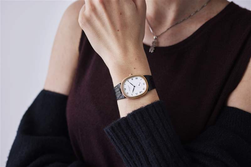 復(fù)古手表兩枚金百達(dá)翡麗，一枚 1980 年代帶有世界時間表圈的 Sinn 計時碼表，以及一枚 1974 年勞力士蠔式萬年歷腕表-復(fù)刻表