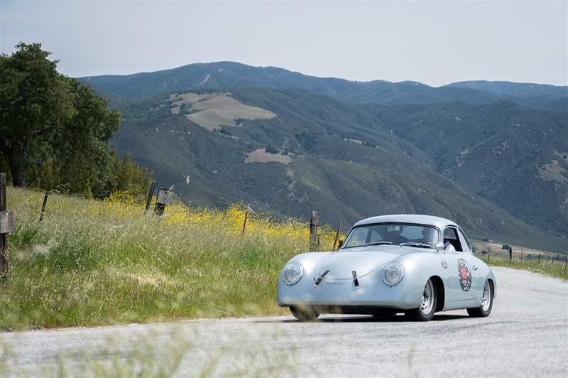 駕駛California Mille 復古跑車拉力賽的一天，佩戴蕭邦腕表-復刻表