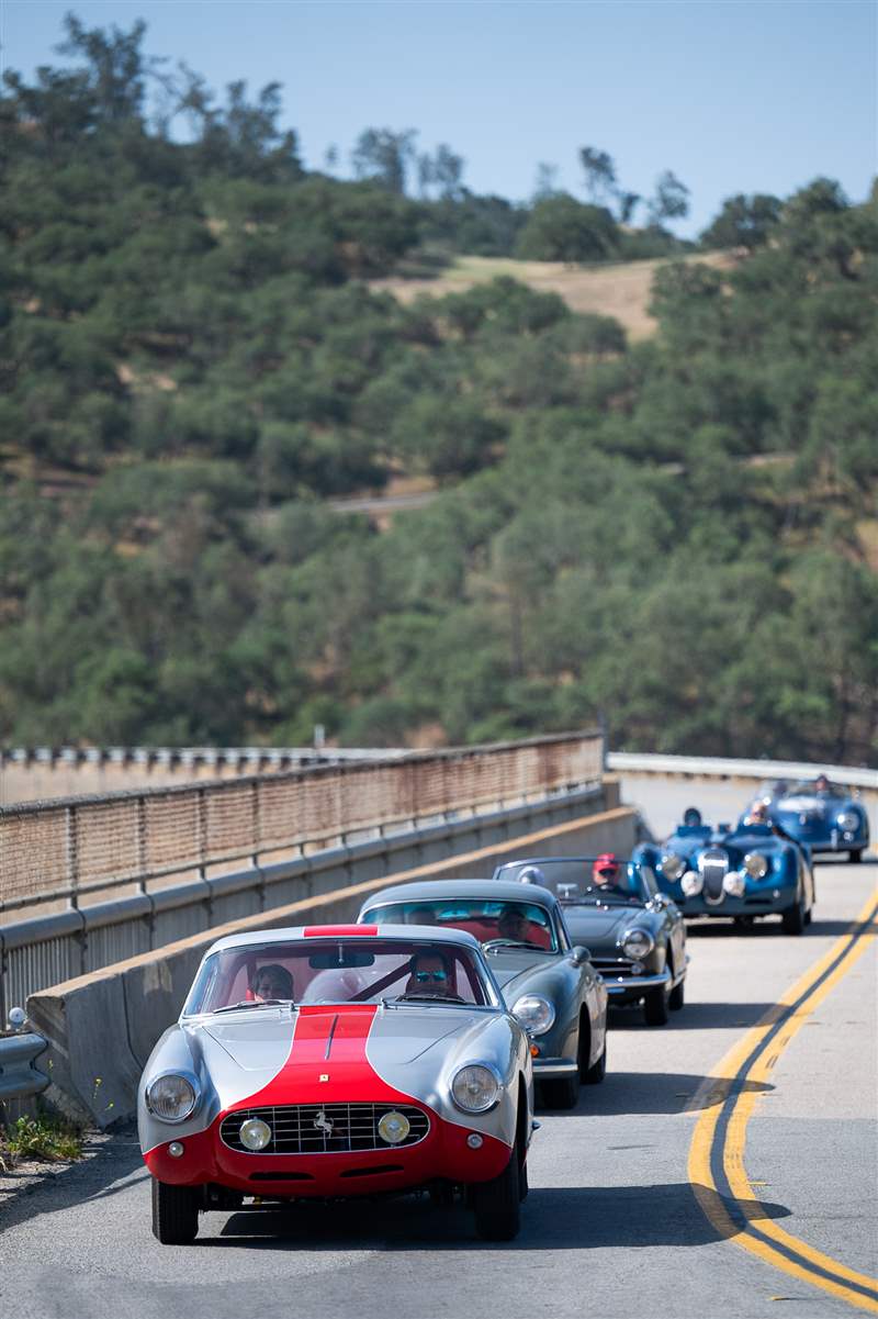 駕駛California Mille 復古跑車拉力賽的一天，佩戴蕭邦腕表-復刻表