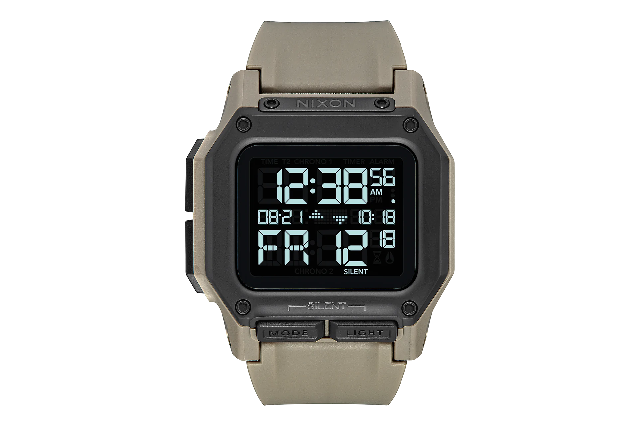 看電影琳達漢密爾頓殺死了戴著數字尼克松手表的電子人，在她的回歸中飾演莎拉康納在“終結者：黑暗命運”中-復刻表