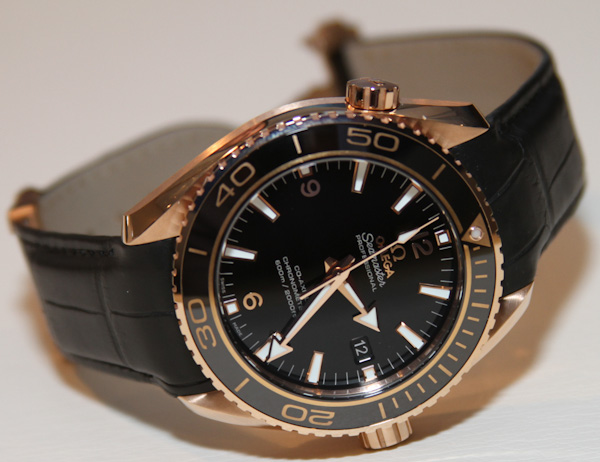 歐米茄海馬系列海洋宇宙Ceragold腕表上手體驗-復刻表