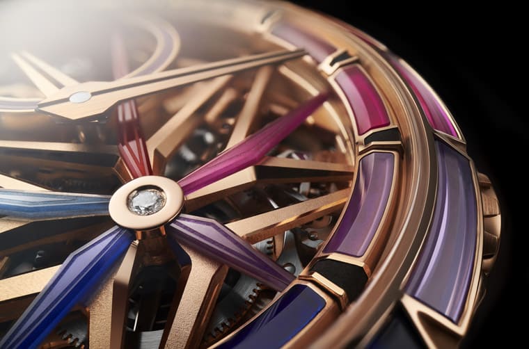 羅杰杜彼Excalibur結(jié)合尖晶石裝飾打造強(qiáng)烈夜光效果-復(fù)刻表