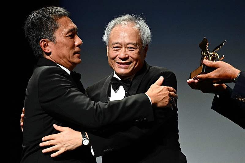 圖片來源:視覺中國 梁朝偉勇奪威尼斯終身成就獎成亞洲首例手上配飾反映個人特質-復刻表